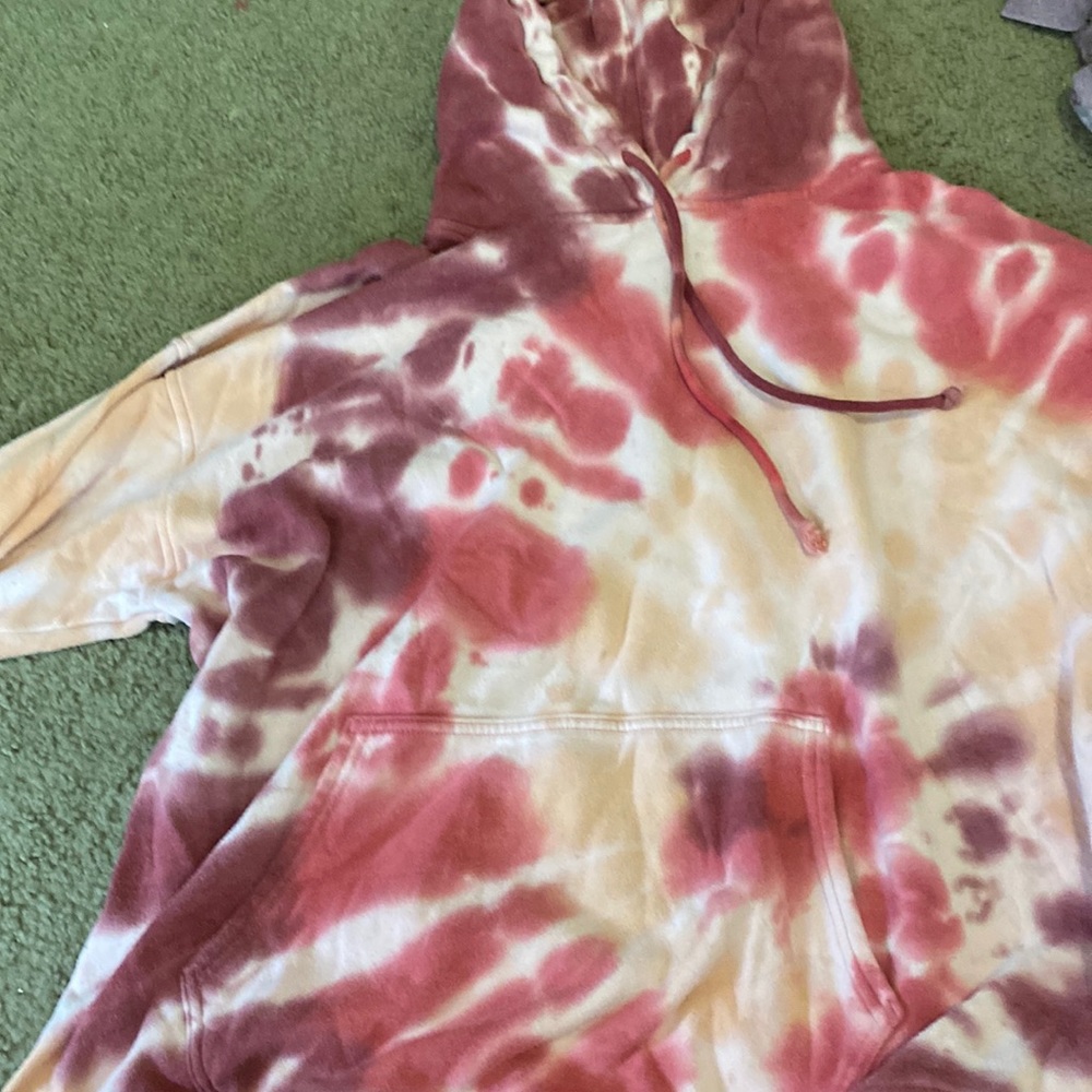 It’s a hoodie it’s a size small I’ve wore it a few times